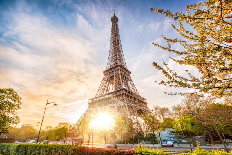 Paris: Eiffel Tower, Dinner Cruise and Moulin Rouge Show - FAQ