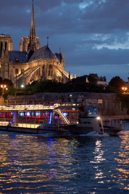 Paris: Eiffel Tower Dinner Cruise With a Moulin Rouge Show - Inclusions and Services