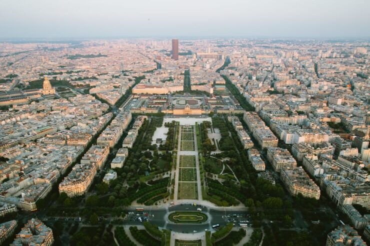 Paris: Eiffel Tower Guided Tour With Direct Access & Summit - Experience the Eiffel Tower