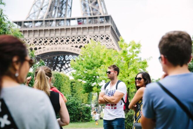 Paris: Eiffel Tower Guided Tour With Direct Access & Summit - Customer Reviews