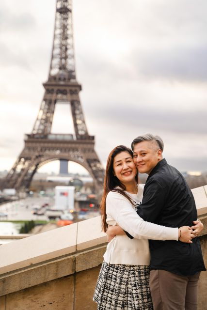 Paris: Eiffel Tower Photoshoot - Family, Couple or Solo - Receiving and Editing Your Photos