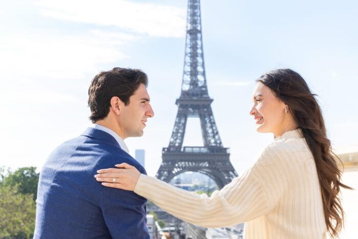 Paris: Eiffel Tower Photoshoot - Family, Couple or Solo - Customizing Your Photo Order