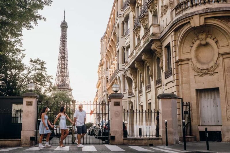 Paris: Eiffel Tower Photoshoot with a Professional - Good To Know