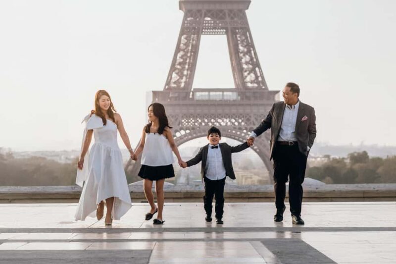 Paris: Eiffel Tower Photoshoot with a Professional - What to Expect from Your Paris Photoshoot