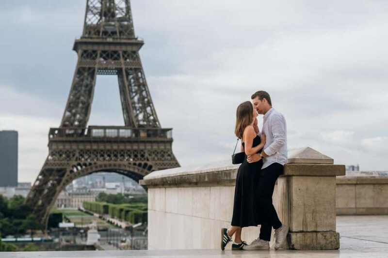 Paris: Eiffel Tower Photoshoot with a Professional - Why This Photoshoot Works Well
