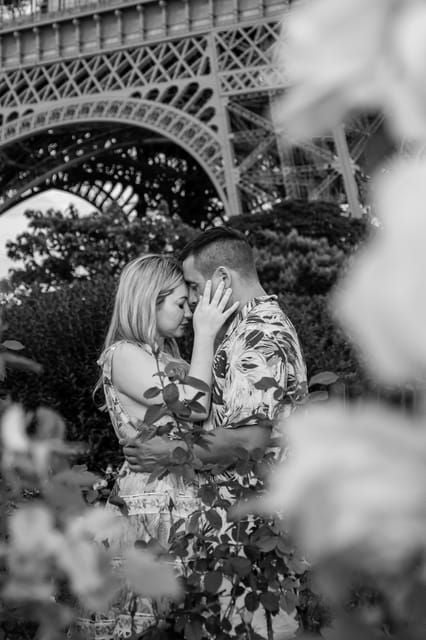 Paris: Eiffel Tower Street Photoshoot - Meeting and Accessibility
