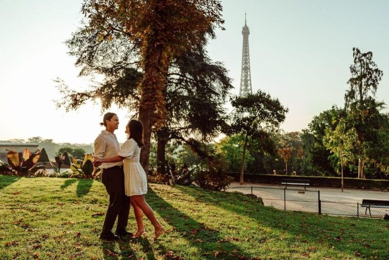 Paris: Eiffel Tower Street Photoshoot - Customer Reviews and Experience