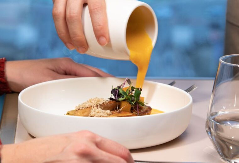 Paris: Eiffel Towers Madame Brasserie and 3-Course Lunch - Panoramic Views and Atmosphere