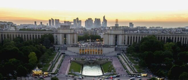 Paris: Eiffel Towers Madame Brasserie Refined Dinner - Menu and Seating Options