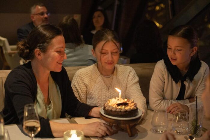 Paris: Elegant Dinner With Drinks in the Eiffel Tower - Booking Your Dinner Experience