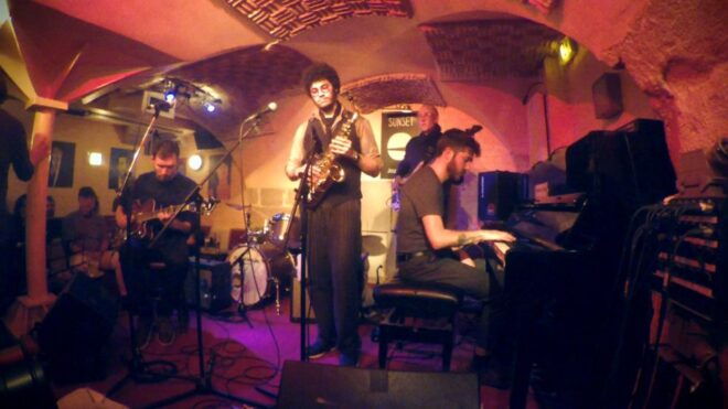 Paris & Epernay : Jazz, Opera, Vineyards &Local Experiences - Picnic With a View of Seine River and Eiffel Tower