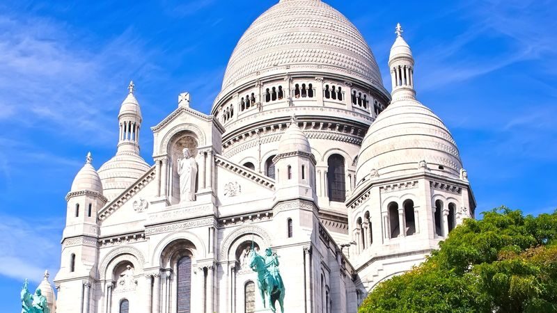 Paris Essentials Pass - A 24-hour bus ticket for getting your bearings