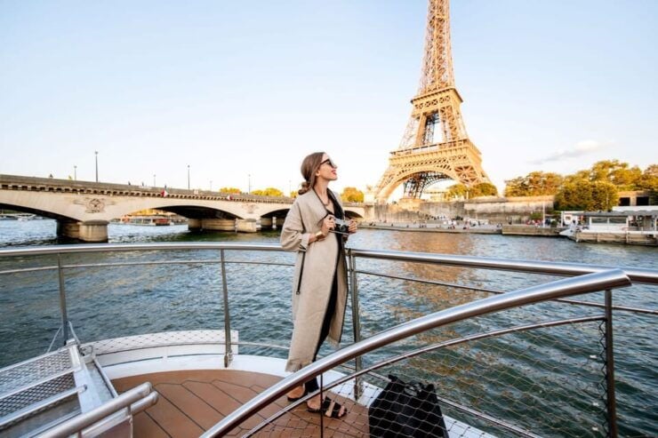 Paris: Evening River Cruise With Music - Key Points