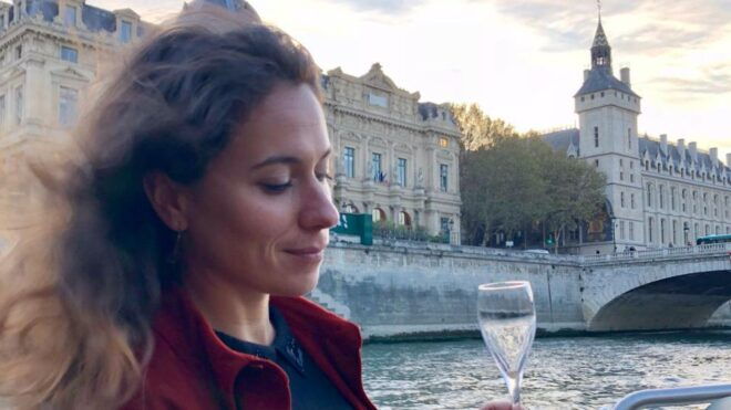 Paris: Evening Seine River Cruise With 3 Champagne Tastings - Alternative Water Activities in Paris