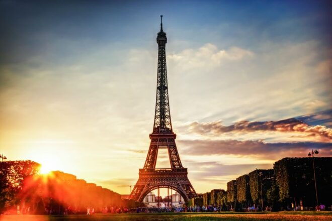 Paris: Evening Sightseeing Tour and Moulin Rouge Show - Review Summary