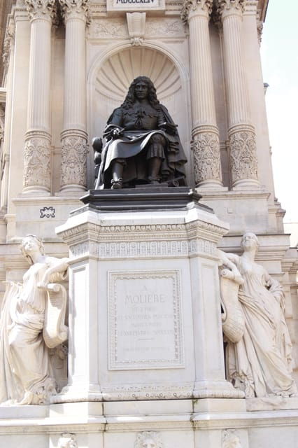 Paris: Evening Tour and Picnic With Champagne in Park - Accessibility Features