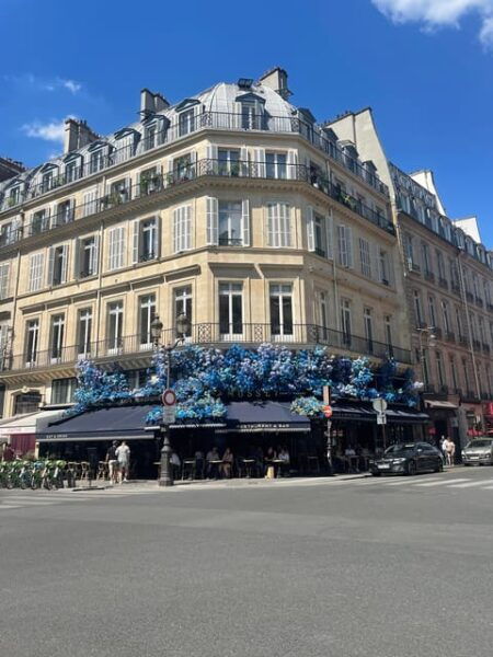 Paris: Evening Tour and Picnic With Champagne in Park - Meeting Location