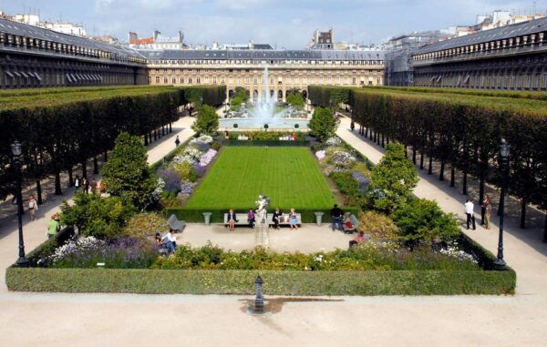 Paris: Evening Tour and Picnic With Champagne in Park - Questions You May Have