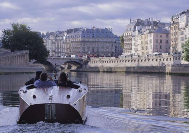 Paris: Exceptional Private Cruises in the Heart of Paris - Landmarks to Discover