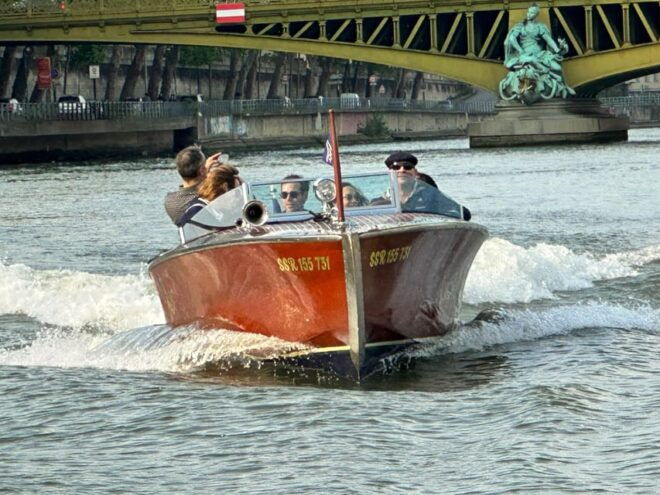 Paris: Exceptional Private Cruises in the Heart of Paris - Included Amenities