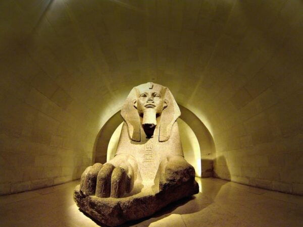 Paris: Exclusive Louvre Treasures Skip-the-line Private Tour - Meeting Point