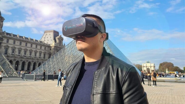 Paris: Experience the History of the Louvre With Virtual Reality - Discover the Louvres Transformations