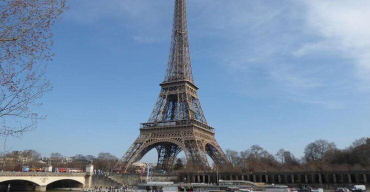 Paris: Explore With a Treasure Hunt Along the Seine River - Activity Details