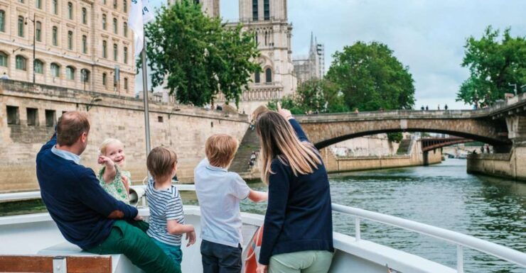 Paris: Family-Friendly River Seine Guided Cruise - Experience