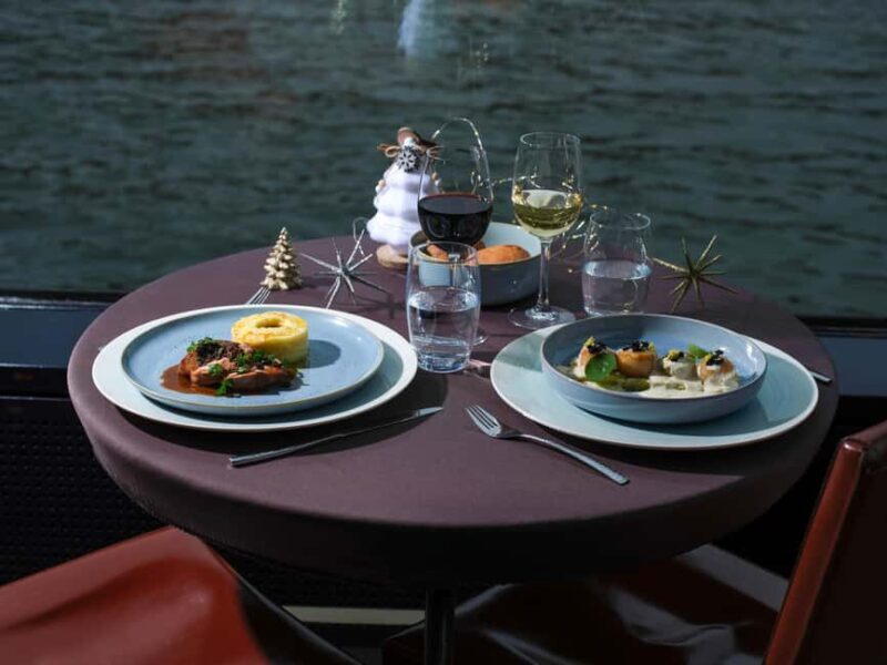 Paris: Festive Paris Lunch Cruise on Christmas Day - Introduction