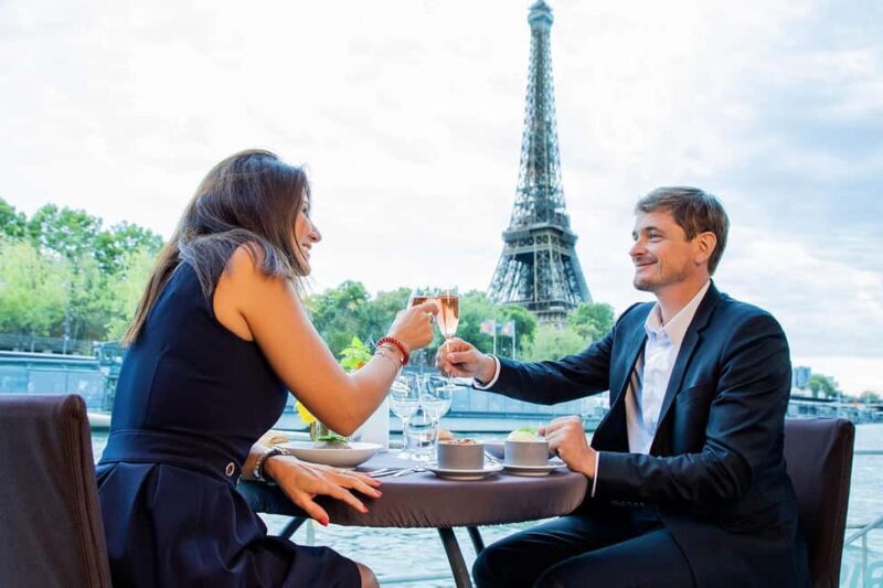 Paris: Festive Paris Lunch Cruise on Christmas Day - FAQ