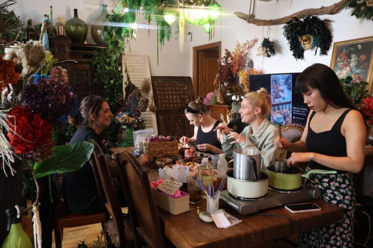 Paris: Floral Scented Candle Making Worskshop - Unique Fragrances and Natural Ingredients