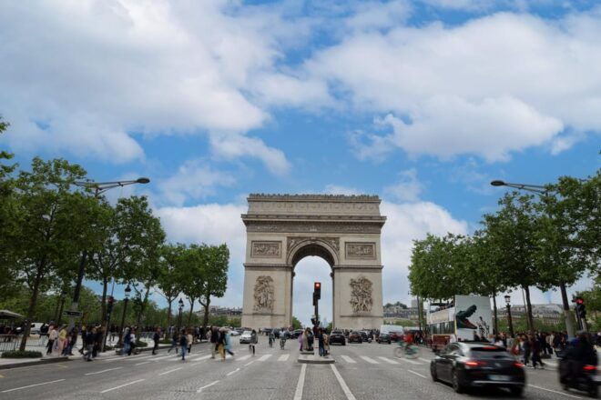 Paris: Full-Day Private Tour in a Van - Tour Features