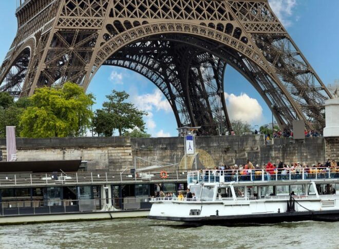 Paris: Full-Day Private Tour in a Van - Additional Amenities