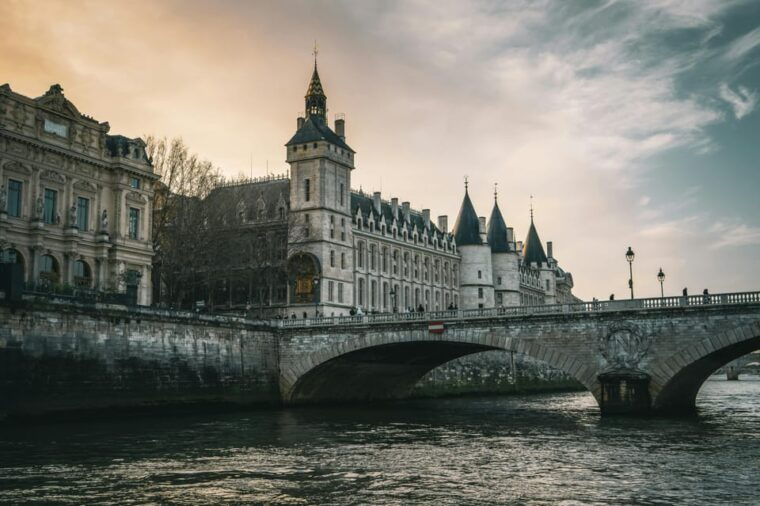 Paris: Ghosts and Dark Stories Guided Walking Tour - Ghostly Tales and Legends