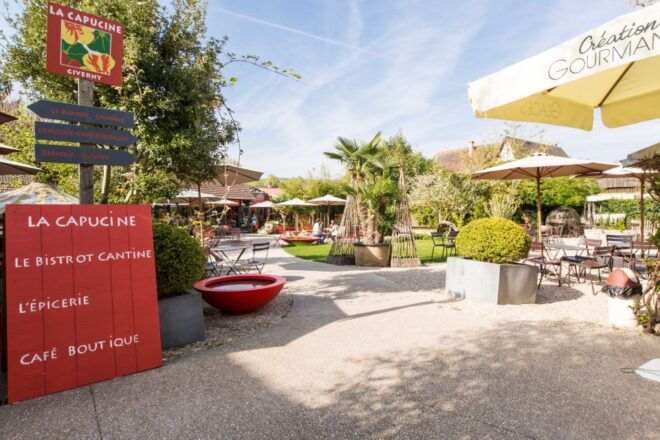 Paris: Giverny & Versailles Small Group or Private Tour - Quaint Village Exploration