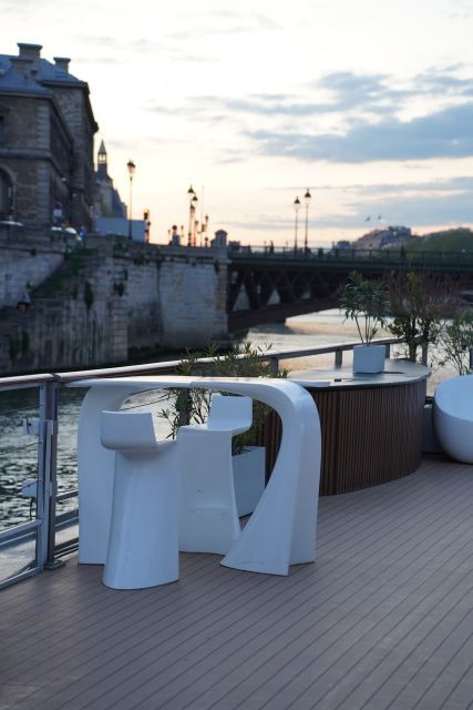 Paris: Gourmet Dinner Cruise on Seine River With Live Music - Review Summary