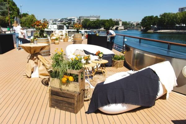Paris: Gourmet Dinner Cruise on Seine River With Live Music - Important Tips and Recommendations