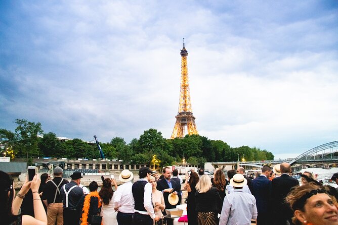Paris Gourmet Dinner Seine River Cruise With Singer and DJ Set - Meeting and Pickup Information