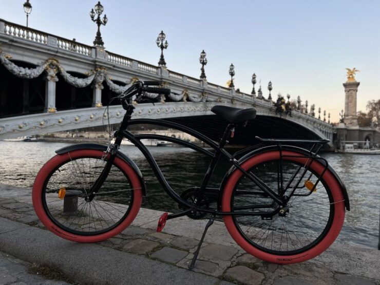 Paris: Guided City Highlights Bike Tour - Experience Highlights