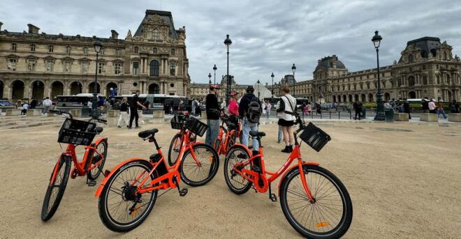 Paris: Guided City Tour by Electric Bike - Guided Experience
