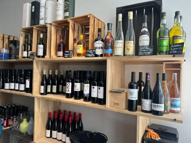 Paris: Guided Montmartre Walking Tour With Food & Wine - Inclusions and Restrictions