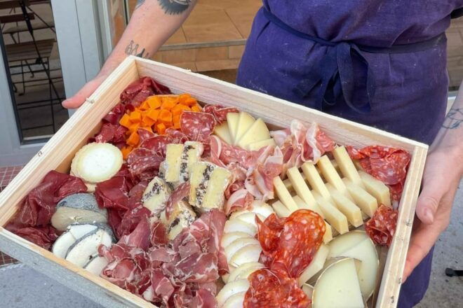 Paris: Guided Montmartre Walking Tour With Food & Wine - Meeting Point