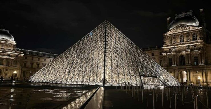 Paris: Guided Tour in Portuguese at the Louvre - Semi-Private - Experience Highlights