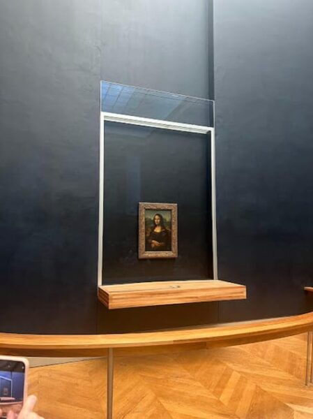 Paris: Guided Tour in Portuguese at the Louvre - Semi-Private - Booking Details