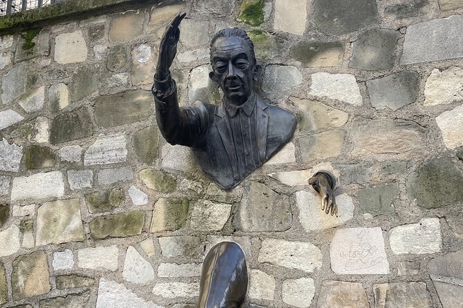 Paris: Guided Walking Tour In Montmartre and Sacré-Coeur - Professional Guide