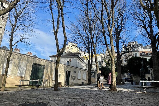 Paris: Guided Walking Tour In Montmartre and Sacré-Coeur - The Sum Up