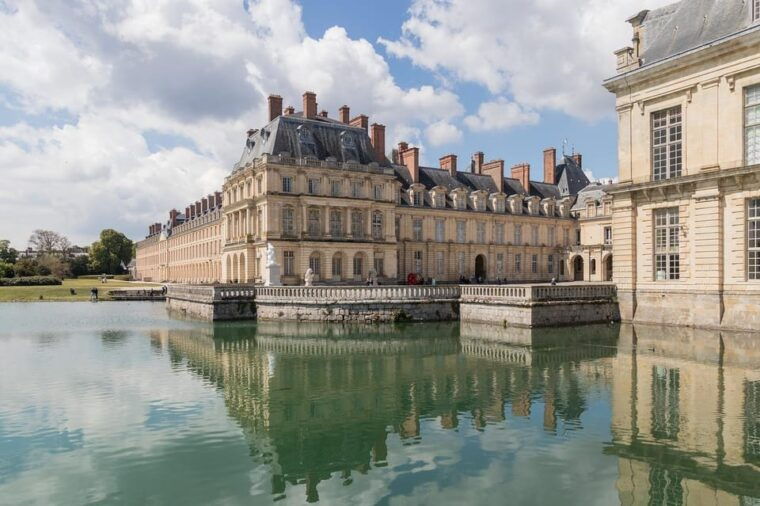 Paris: Half-Day Trip to Fontainebleau With a Local - Discovering Château De Vaux Le Vicomte