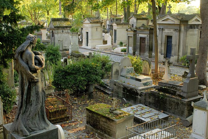 Paris: Haunted Père Lachaise Cemetery Guided Tour - What to Expect During the Tour