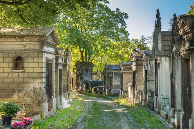 Paris: Haunted Père Lachaise Cemetery Guided Tour - Additional Information About Accessibility