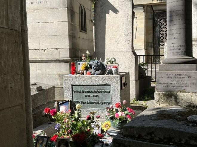 Paris: Haunted Père Lachaise Cemetery Guided Tour - History and Paranormal Phenomena